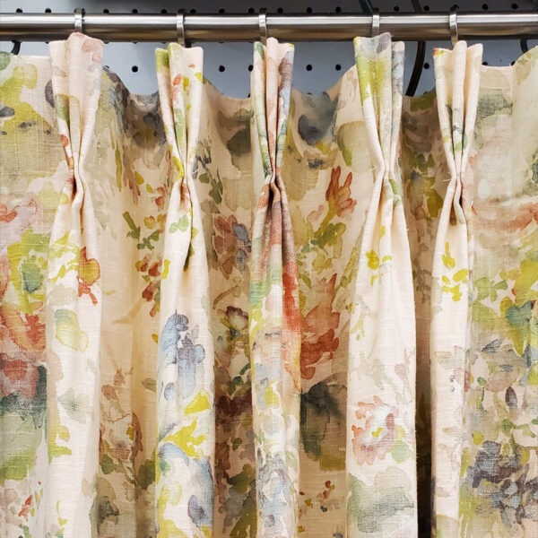 On-the-Move Drapes in MacBeth Floral Linen-Look Fabric in Blush Pink (1 Pair / 2 Panels)